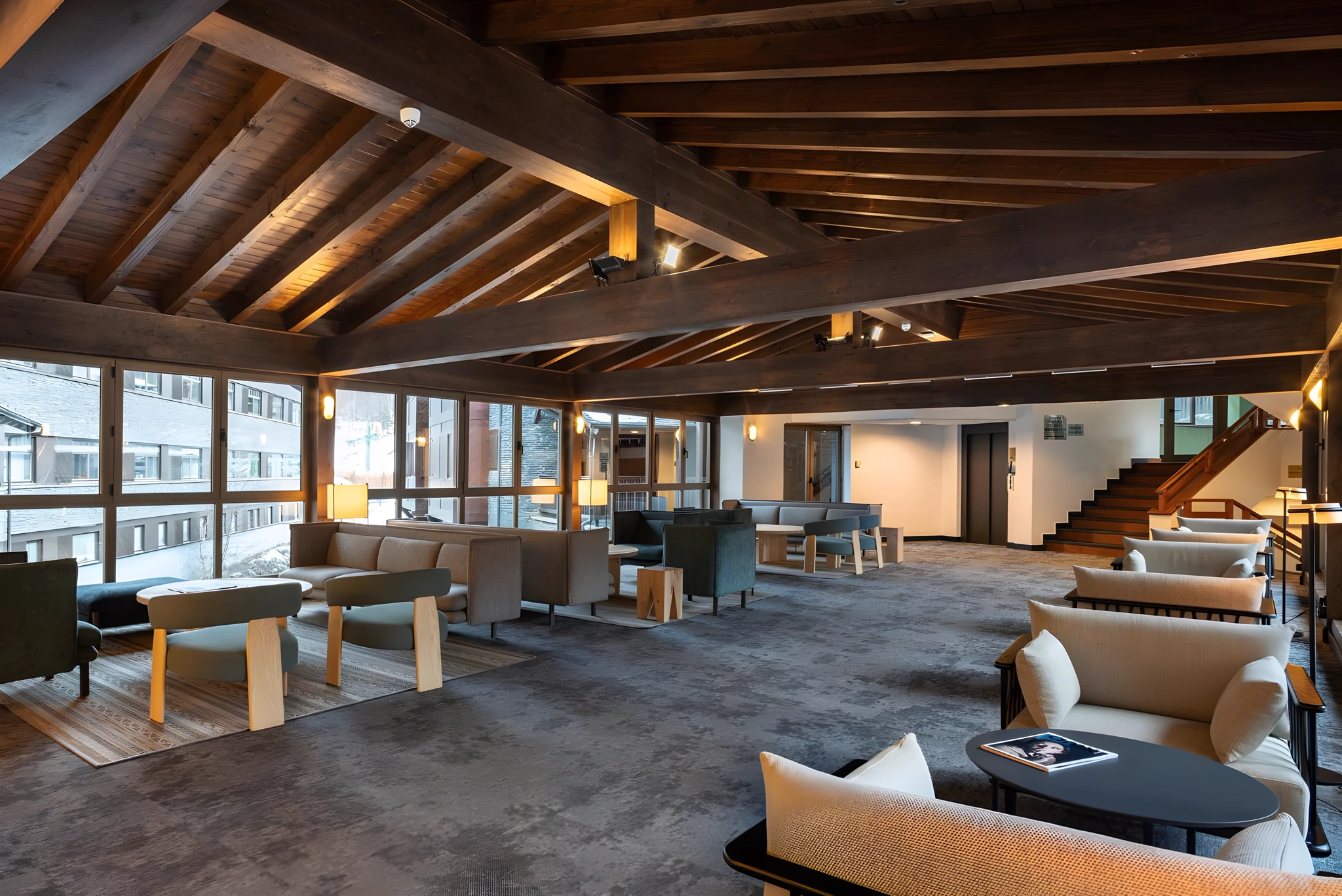 El salón acristalado del hotel