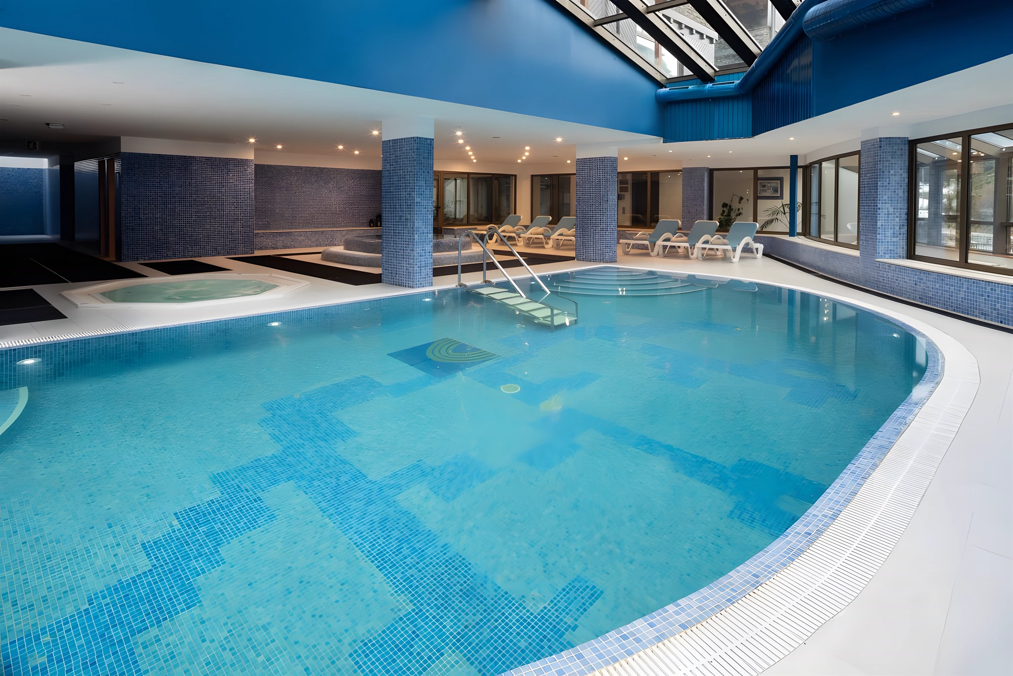Piscina interior climatizada